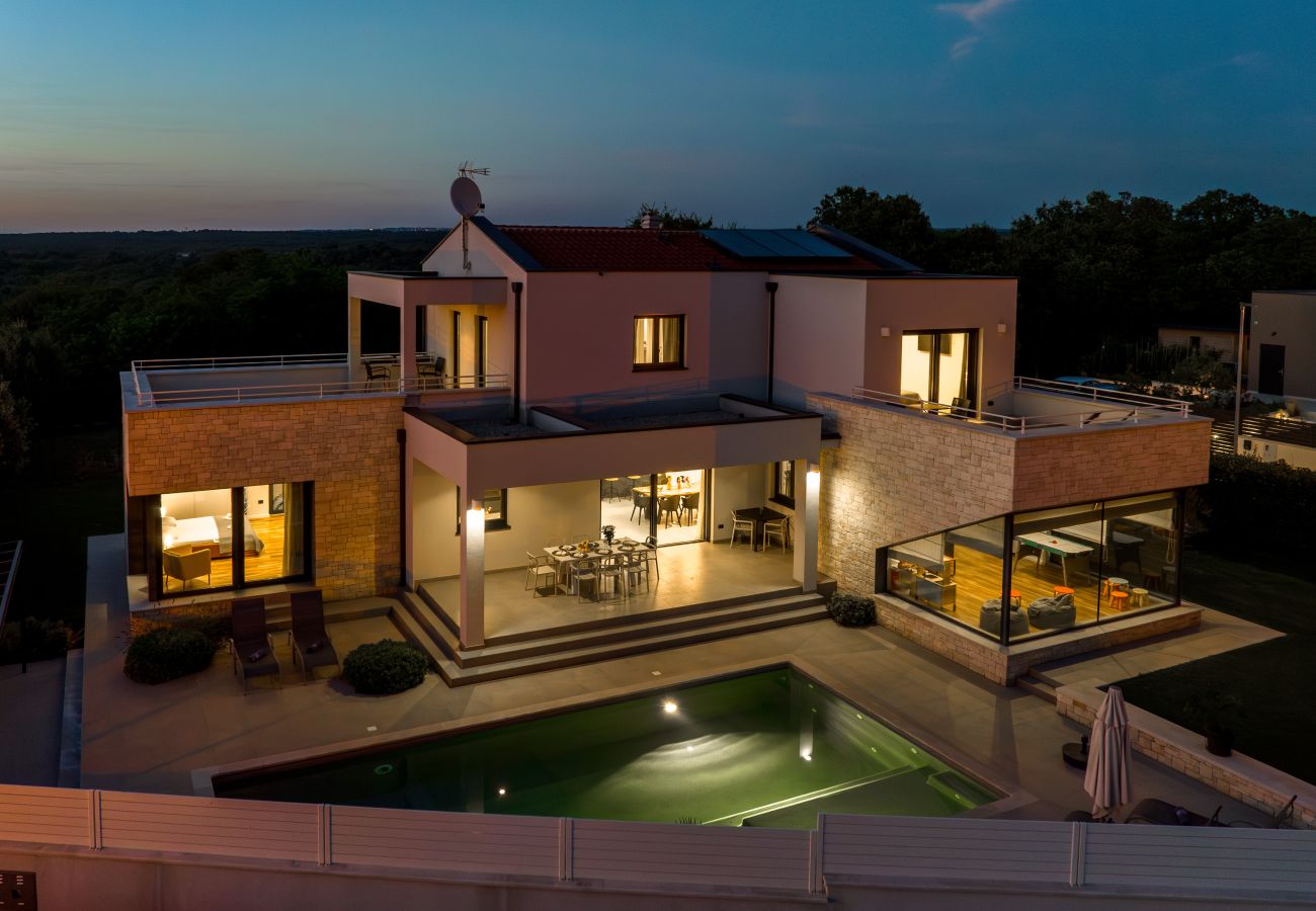 Villa in Varvari - Villa Anni for 10 people in Porec with heated pool, sea view & kids room and playground