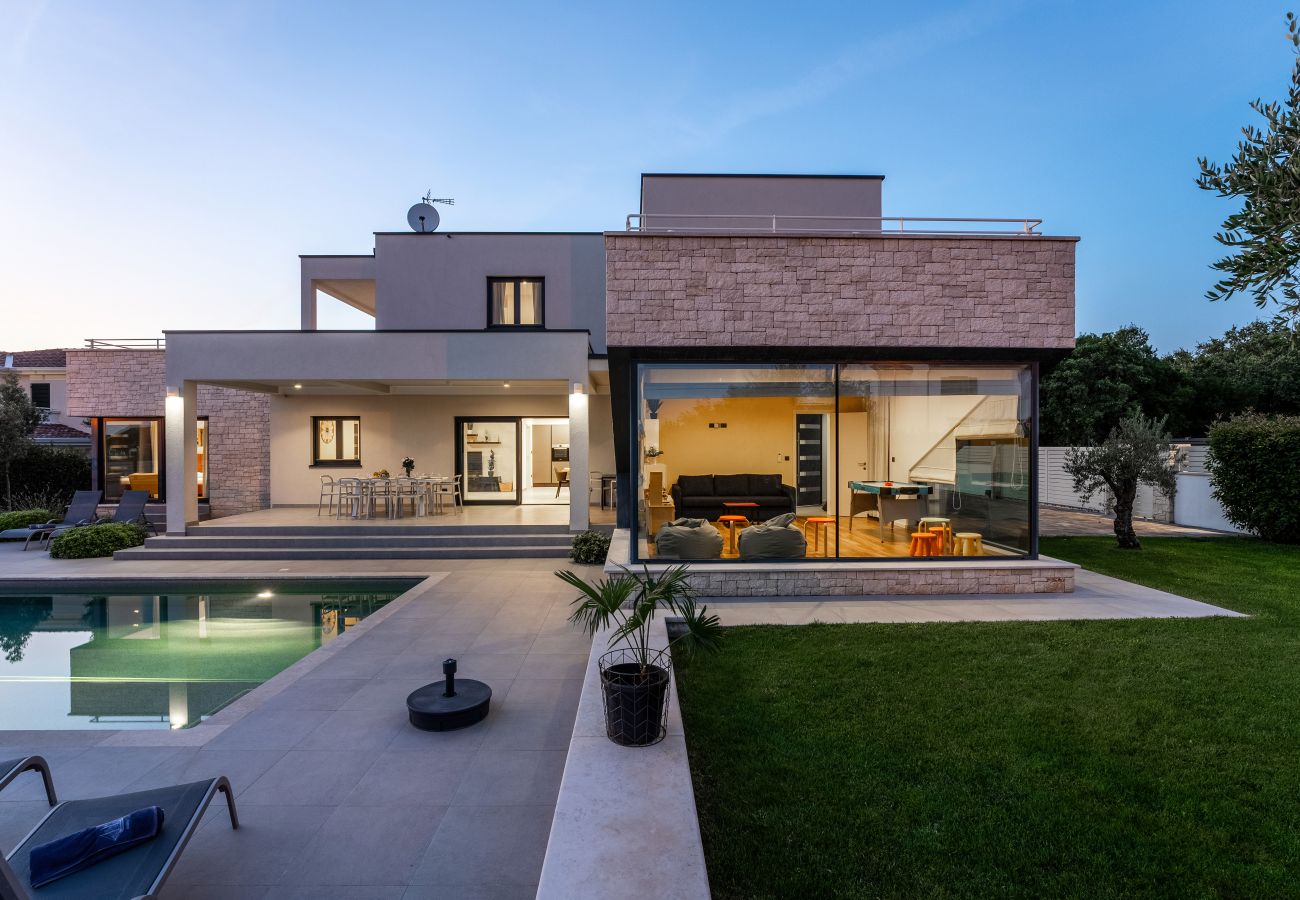 Villa in Varvari - Villa Anni for 10 people in Porec with heated pool, sea view & kids room and playground