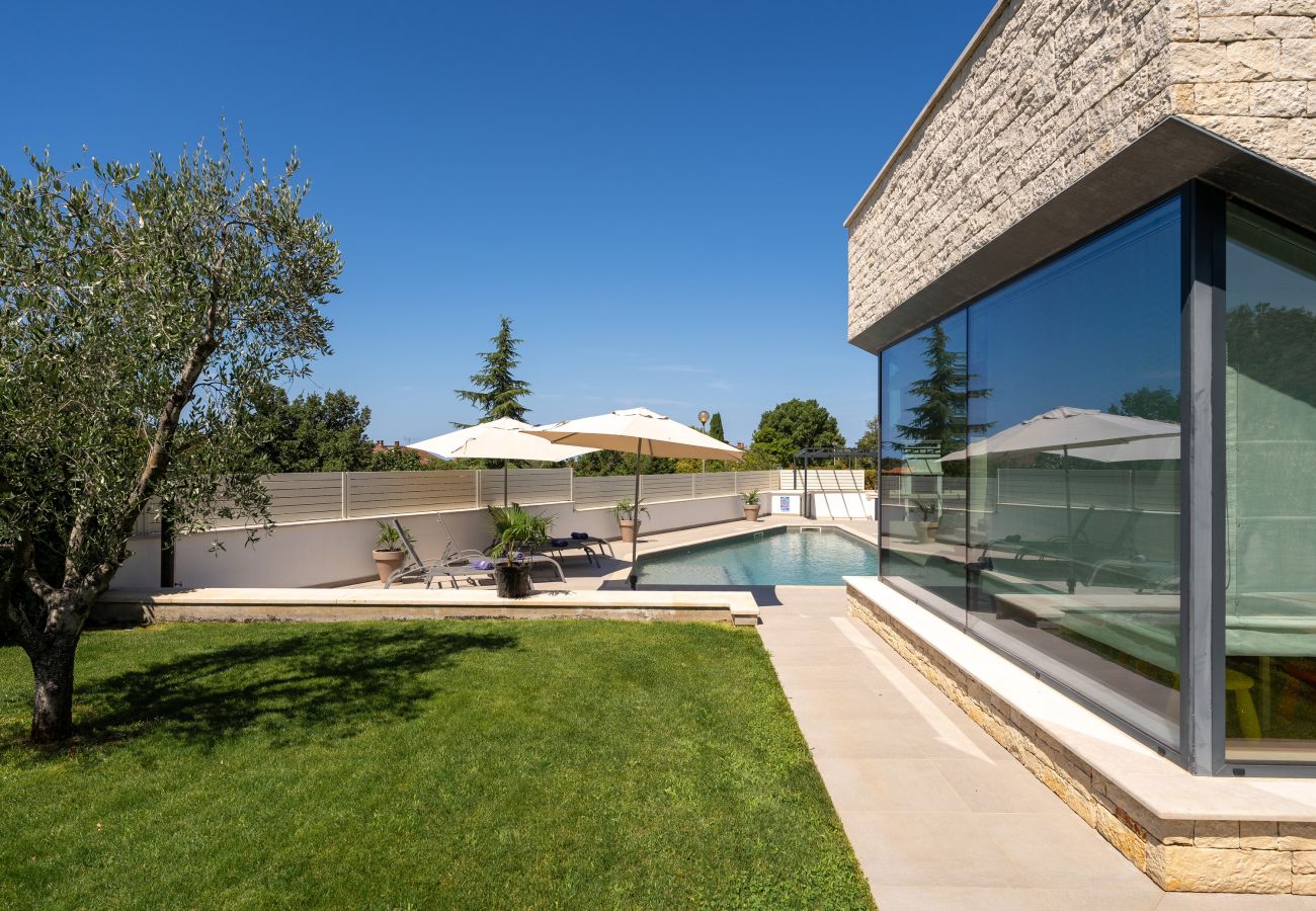 Villa in Varvari - Villa Anni for 10 people in Porec with heated pool, sea view & kids room and playground