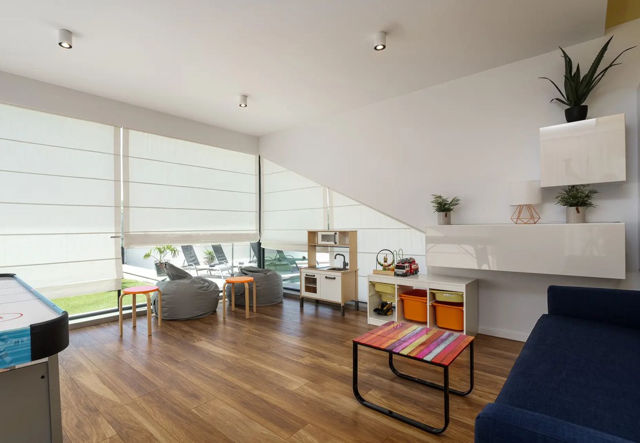 Villa in Varvari - Villa Anni for 10 people in Porec with heated pool, sea view & kids room and playground