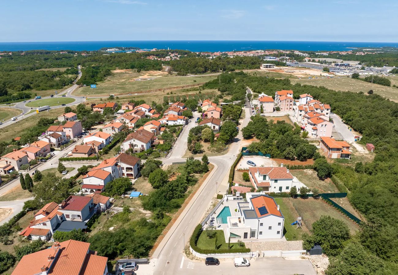 Villa in Varvari - Villa Anni for 10 people in Porec with heated pool, sea view & kids room and playground