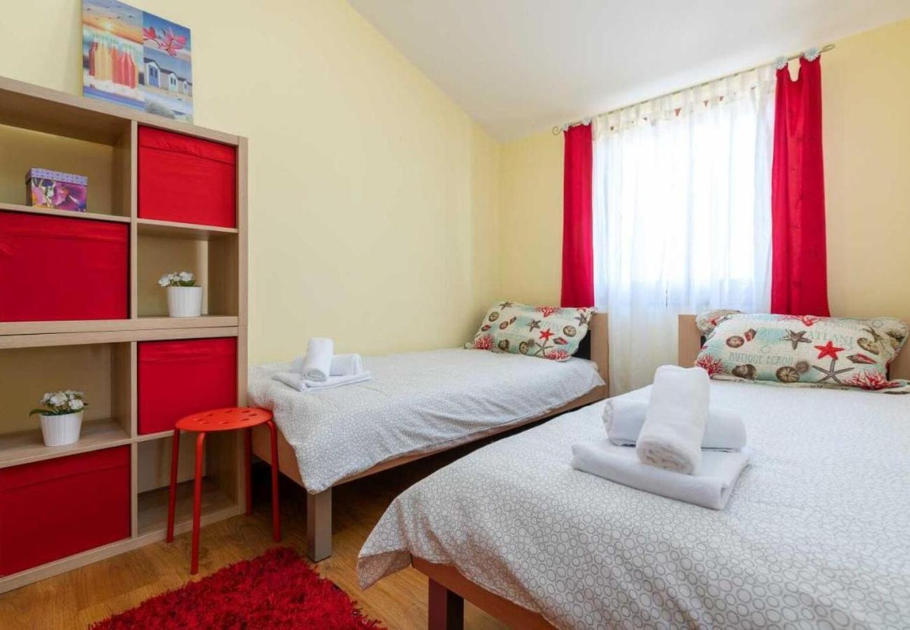 Villa in Porec - Villa Mia & Iva for 6+2 people near Poreč with private pool & kids playground - pet friendly