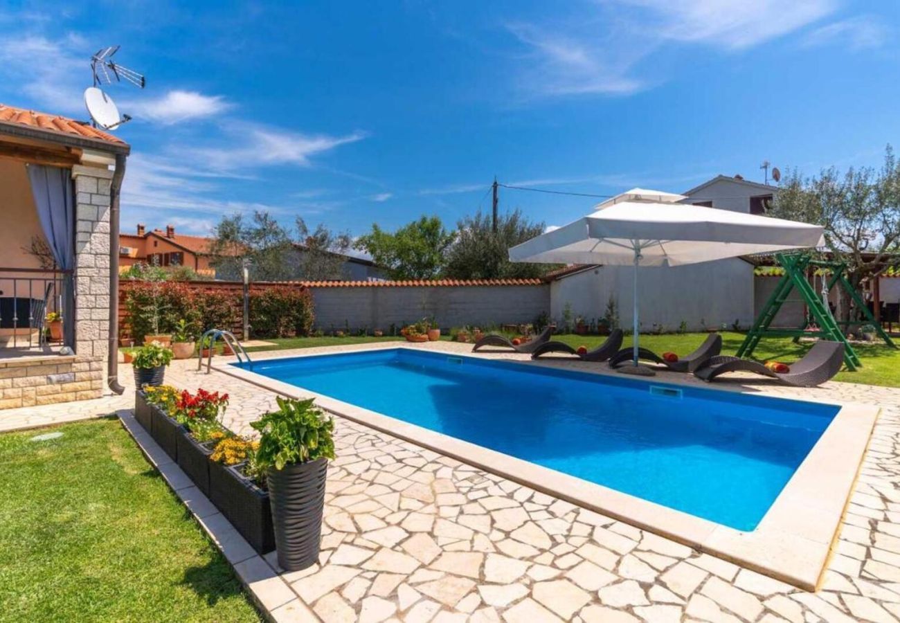 Villa in Porec - Villa Mia & Iva for 6+2 people near Poreč with private pool & kids playground - pet friendly