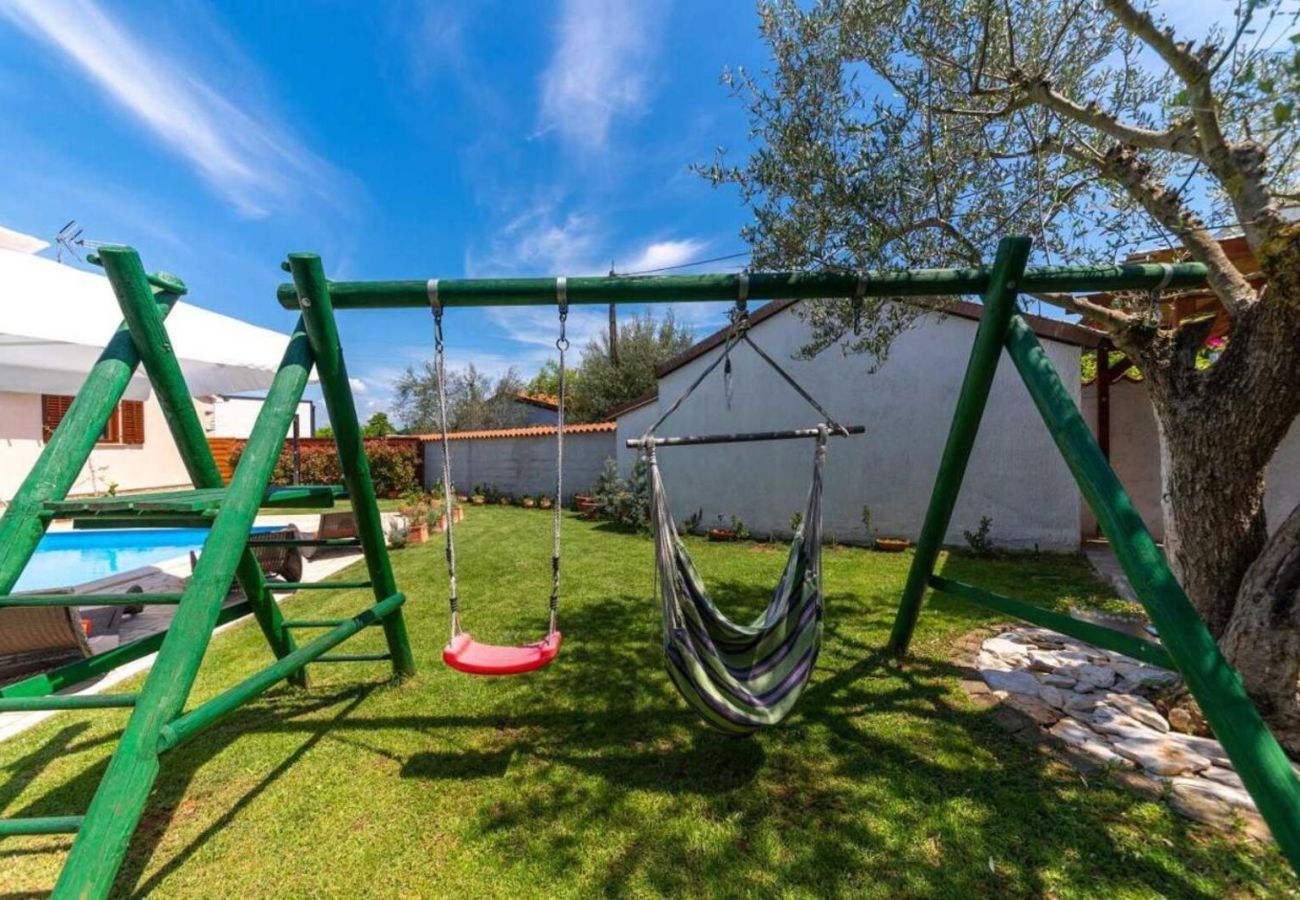 Villa in Porec - Villa Mia & Iva for 6+2 people near Poreč with private pool & kids playground - pet friendly