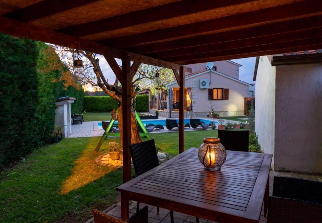 Villa in Porec - Villa Mia & Iva for 6+2 people near Poreč with private pool & kids playground - pet friendly
