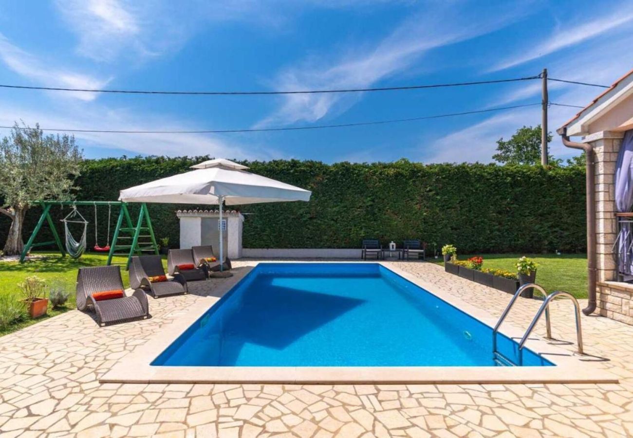 Villa in Porec - Villa Mia & Iva for 6+2 people near Poreč with private pool & kids playground - pet friendly
