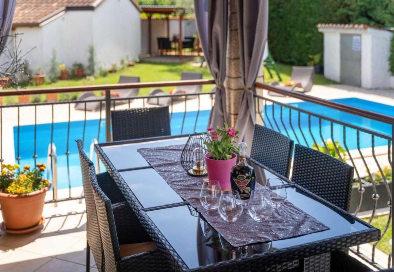 Villa in Porec - Villa Mia & Iva for 6+2 people near Poreč with private pool & kids playground - pet friendly