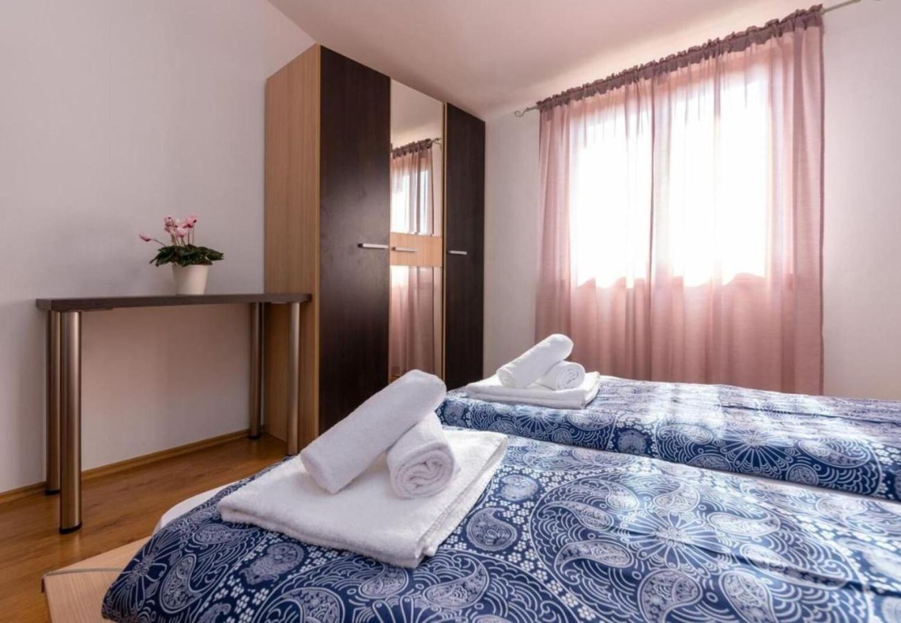 Villa in Porec - Villa Mia & Iva for 6+2 people near Poreč with private pool & kids playground - pet friendly