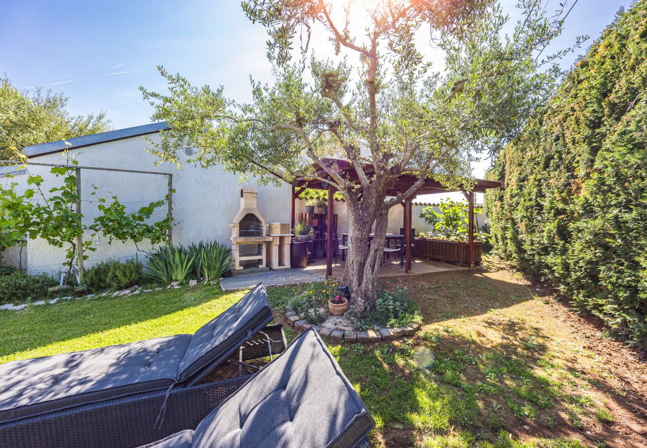 Villa in Porec - Villa Mia & Iva for 6+2 people near Poreč with private pool & kids playground - pet friendly