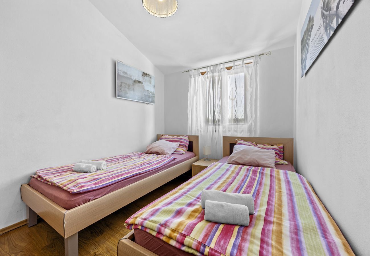 Villa in Porec - Villa Mia & Iva for 6+2 people near Poreč with private pool & kids playground - pet friendly