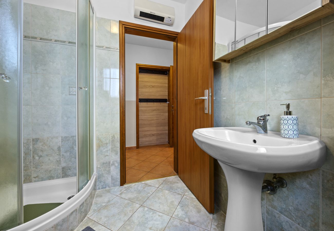 Villa in Porec - Villa Mia & Iva for 6+2 people near Poreč with private pool & kids playground - pet friendly