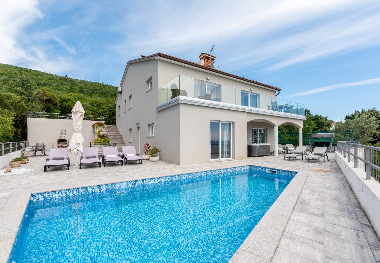 Villa in Viškovici - Villa Bella Vista for 8 people with sea view, heated pool & wellness - only 1,5 km from beach