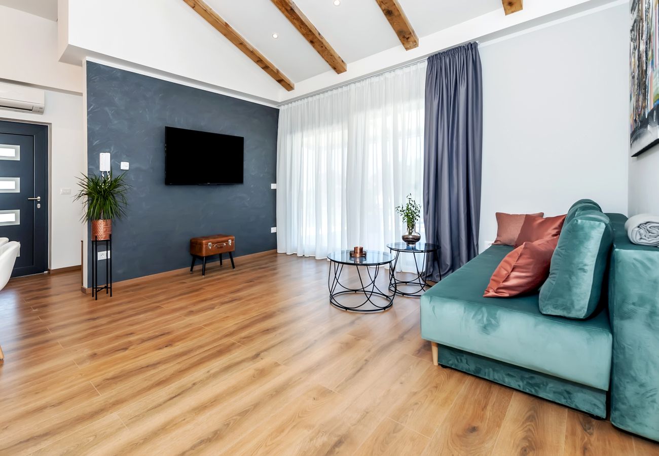 Villa in Rovinj - Villa Jolanda for 4 people near Rovinj with kids playground & large garden - only 850 m from beach