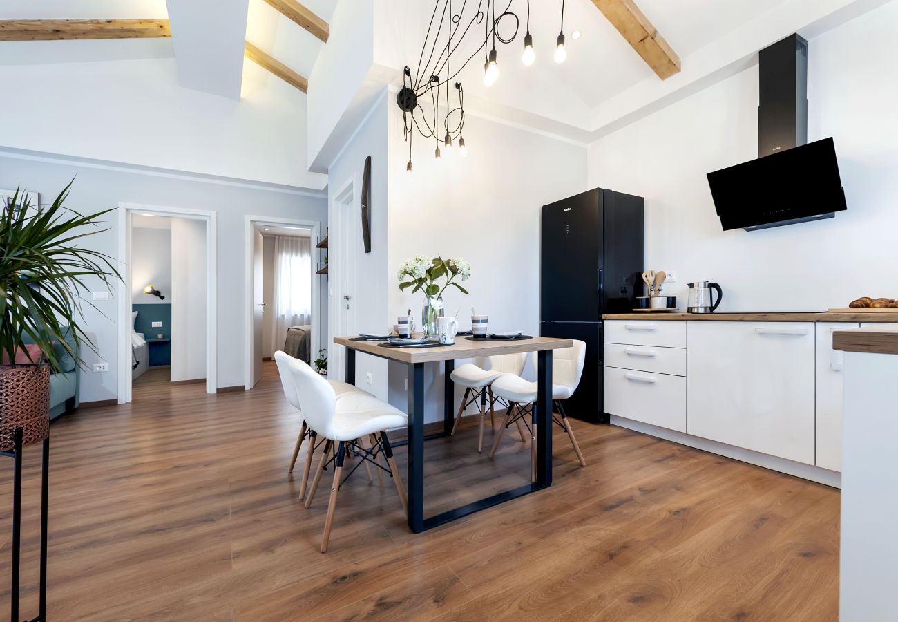 Villa in Rovinj - Villa Jolanda for 4 people near Rovinj with kids playground & large garden - only 850 m from beach