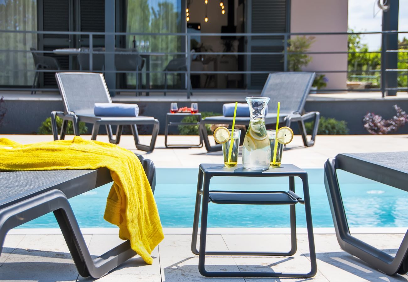 Villa in Rovinj - Villa Jolanda for 4 people near Rovinj with kids playground & large garden - only 850 m from beach