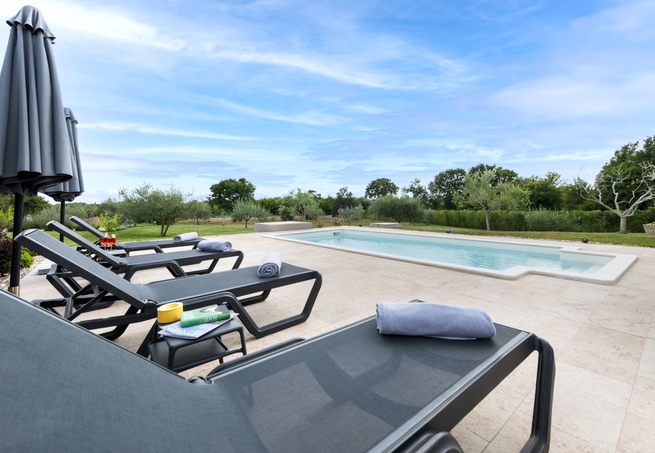 Villa in Rovinj - Villa Jolanda for 4 people near Rovinj with kids playground & large garden - only 850 m from beach