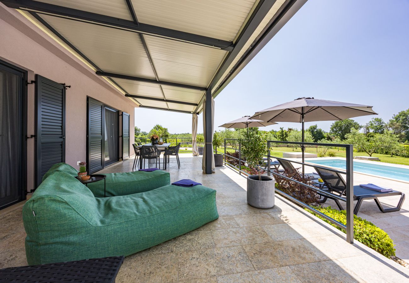 Villa in Rovinj - Villa Jolanda for 4 people near Rovinj with kids playground & large garden - only 850 m from beach