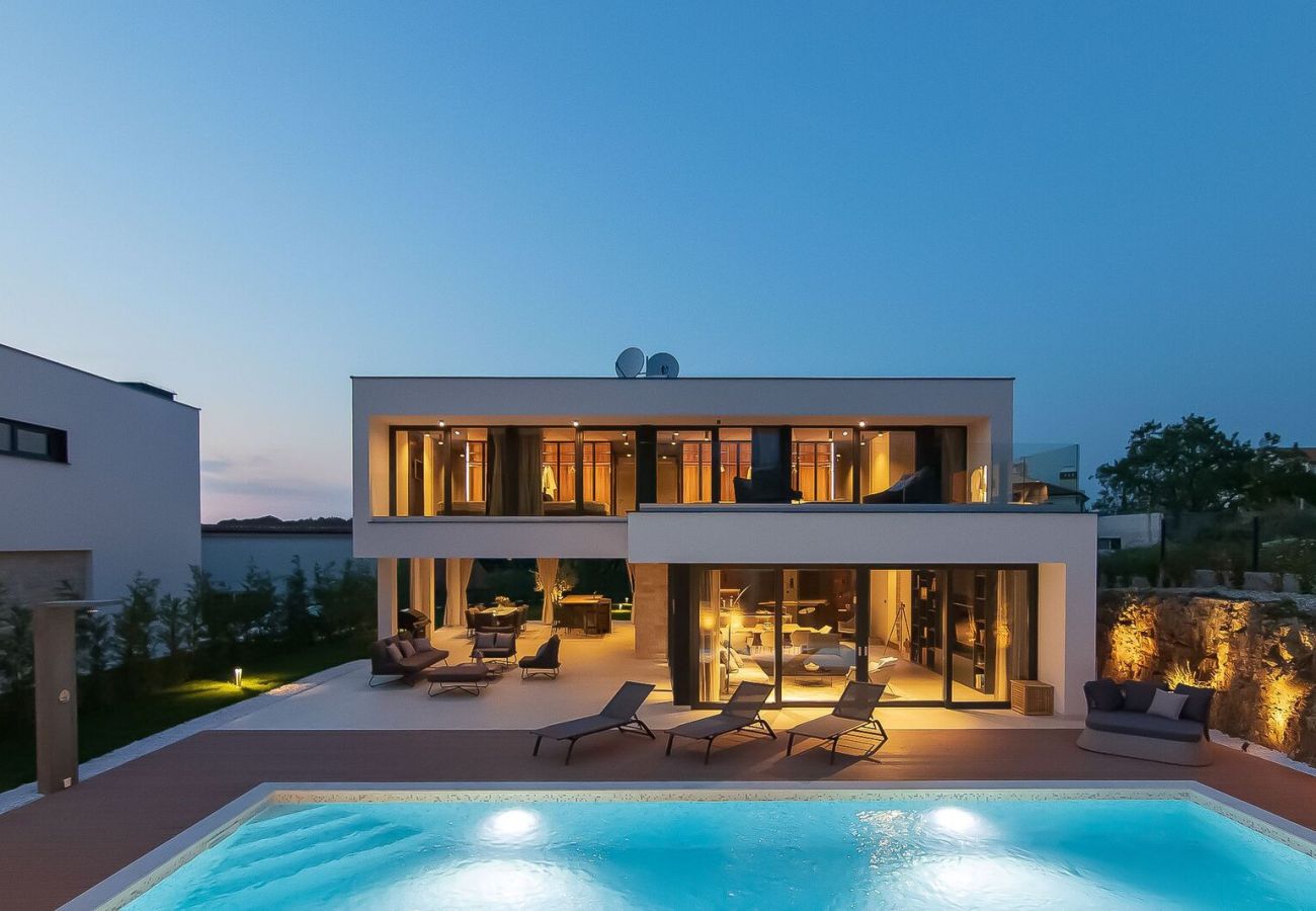 Villa in Rovinjsko Selo - Villa #1 for 8 people near Rovinj with 50 m2 private pool, sauna & pet friendly