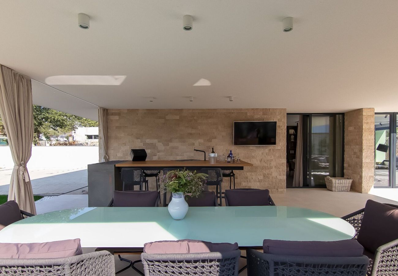 Villa in Rovinjsko Selo - Villa #1 for 8 people near Rovinj with 50 m2 private pool, sauna & pet friendly