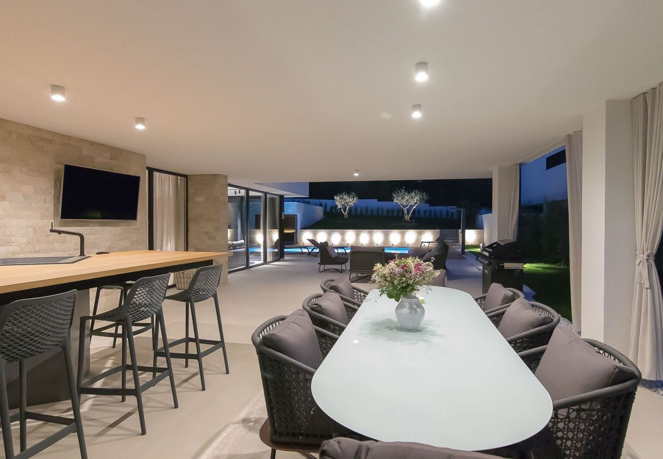 Villa in Rovinjsko Selo - Villa #1 for 8 people near Rovinj with 50 m2 private pool, sauna & pet friendly