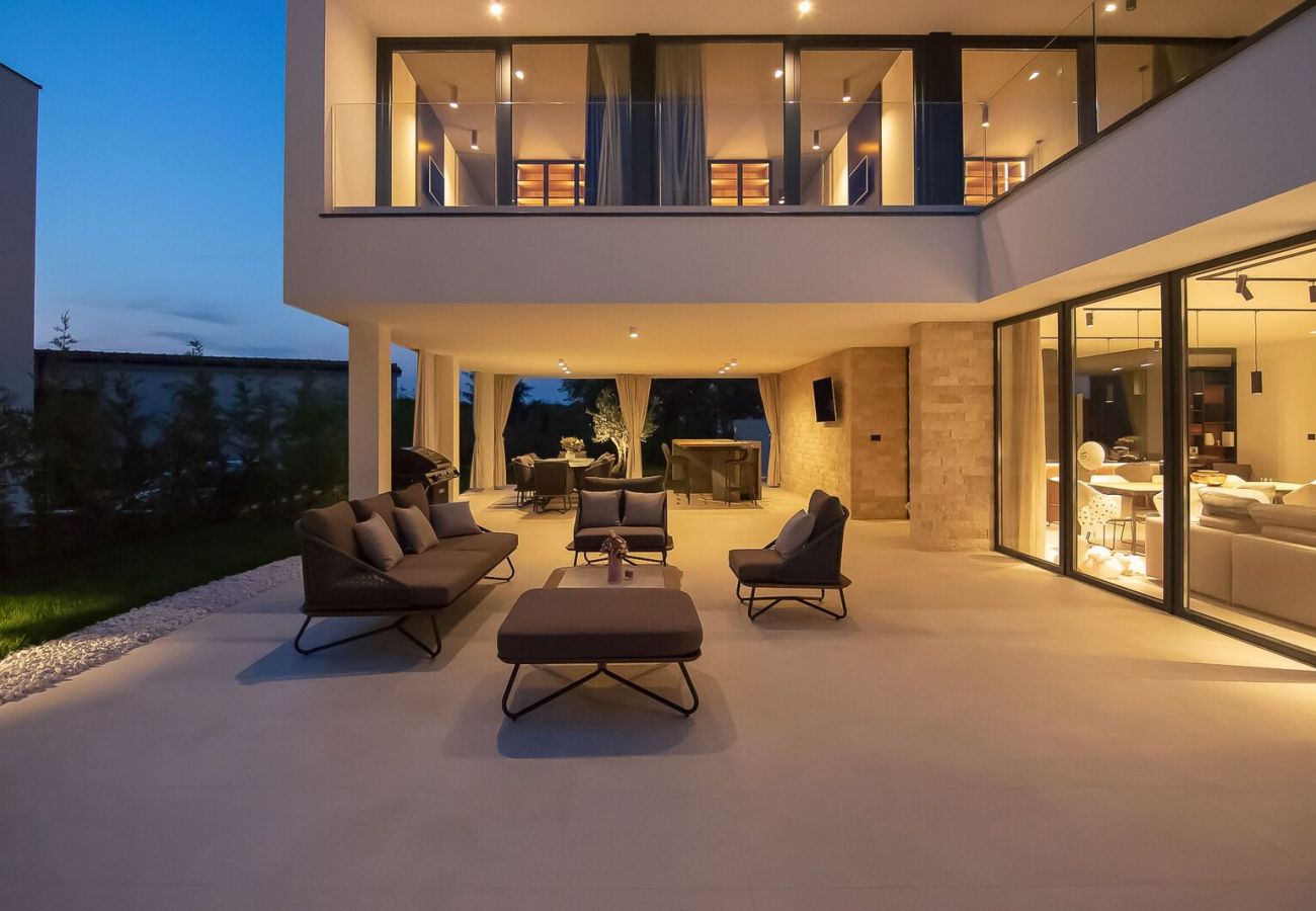 Villa in Rovinjsko Selo - Villa #1 for 8 people near Rovinj with 50 m2 private pool, sauna & pet friendly