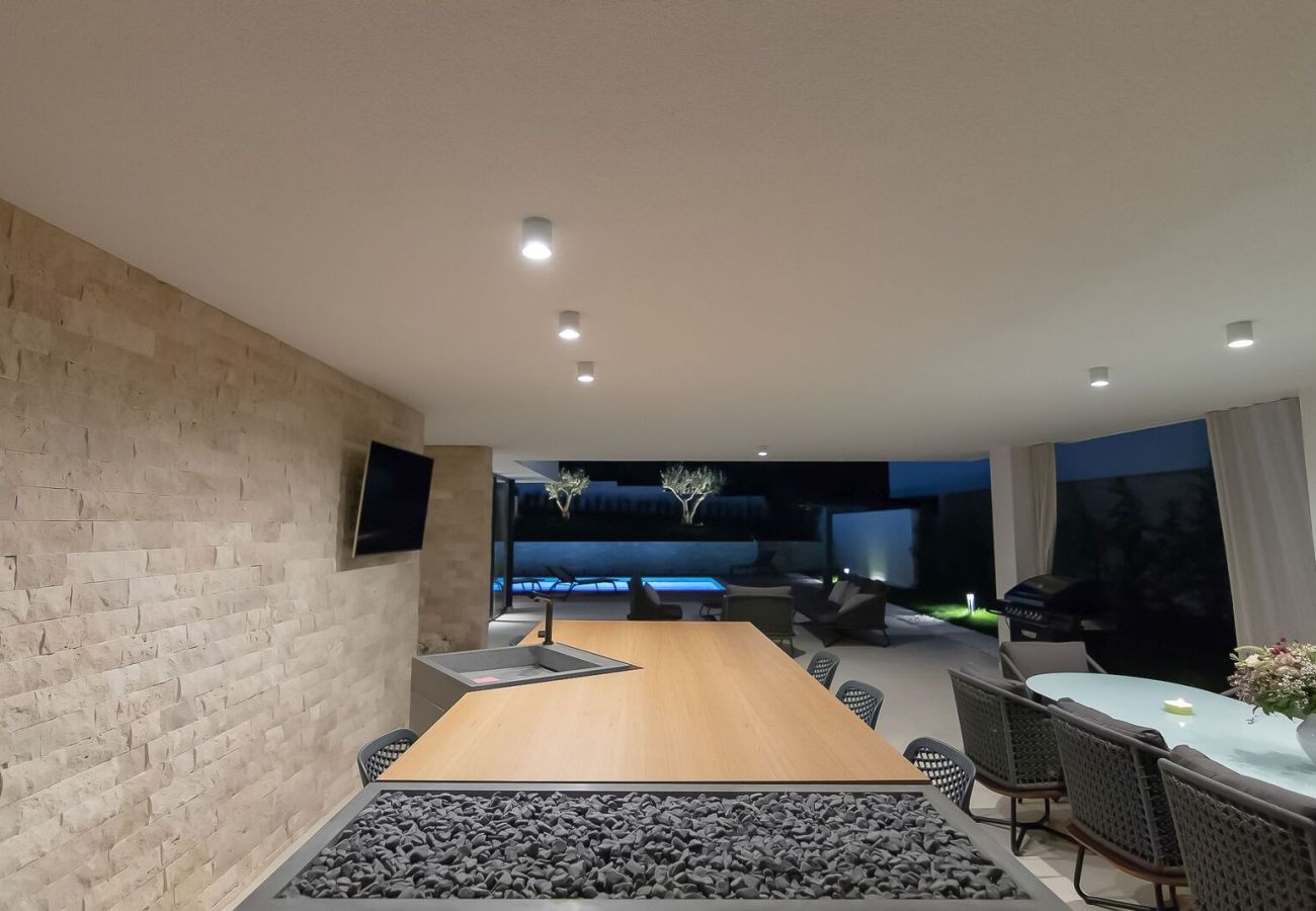Villa in Rovinjsko Selo - Villa #1 for 8 people near Rovinj with 50 m2 private pool, sauna & pet friendly