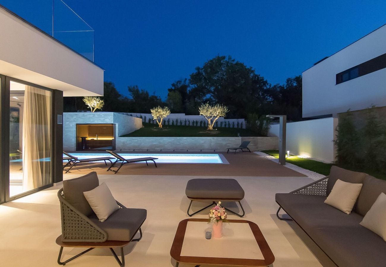 Villa in Rovinjsko Selo - Villa #1 for 8 people near Rovinj with 50 m2 private pool, sauna & pet friendly