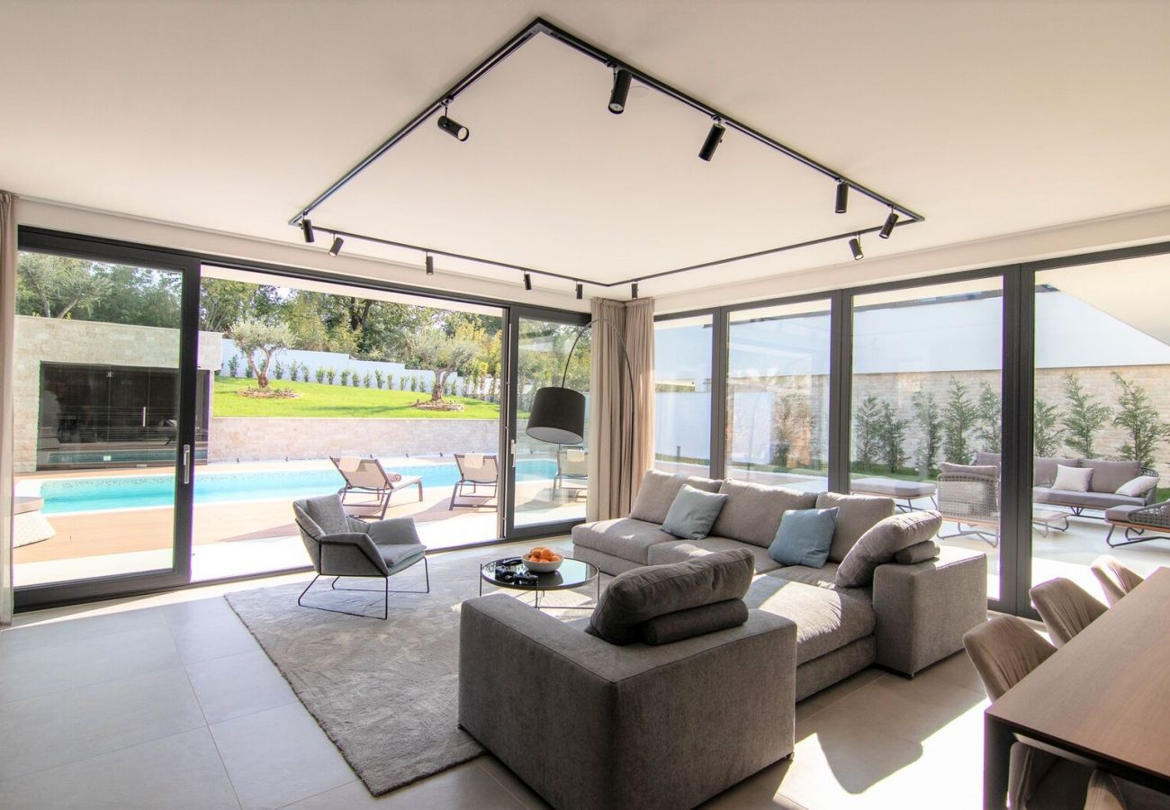 Villa in Rovinjsko Selo - Villa #1 for 8 people near Rovinj with 50 m2 private pool, sauna & pet friendly
