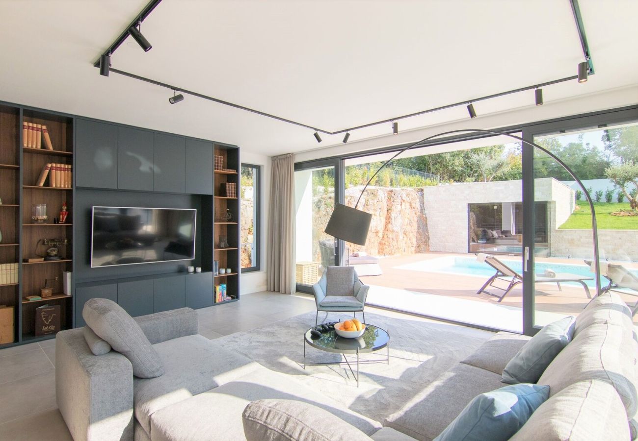 Villa in Rovinjsko Selo - Villa #1 for 8 people near Rovinj with 50 m2 private pool, sauna & pet friendly