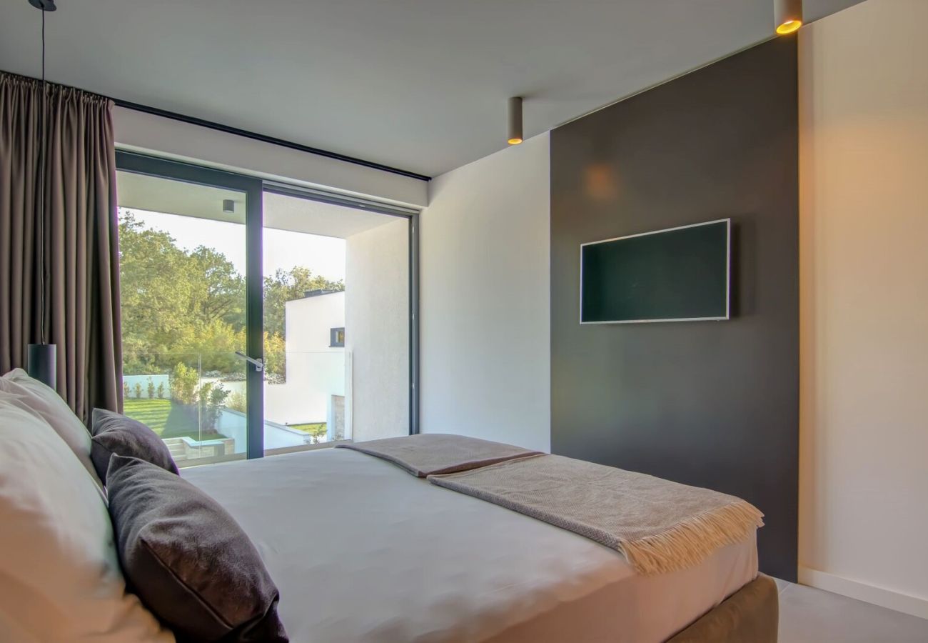 Villa in Rovinjsko Selo - Villa #1 for 8 people near Rovinj with 50 m2 private pool, sauna & pet friendly