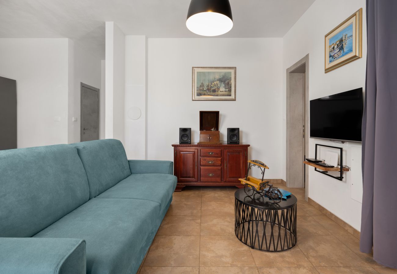 Villa in Viškovici - Villa Tomicich for 6 people with private pool & sea view - only 3 km from beach