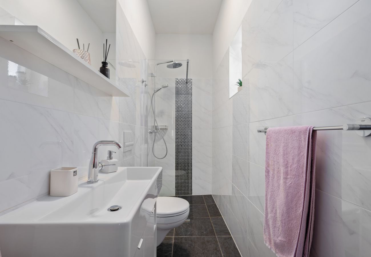 Villa in Viškovici - Villa Tomicich for 6 people with private pool & sea view - only 3 km from beach