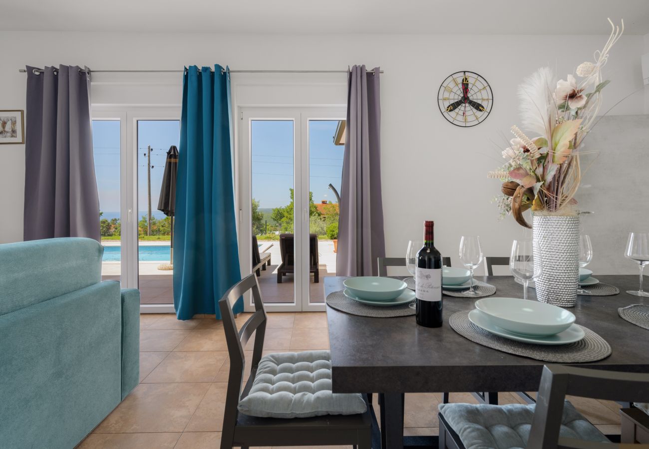 Villa in Viškovici - Villa Tomicich for 6 people with private pool & sea view - only 3 km from beach