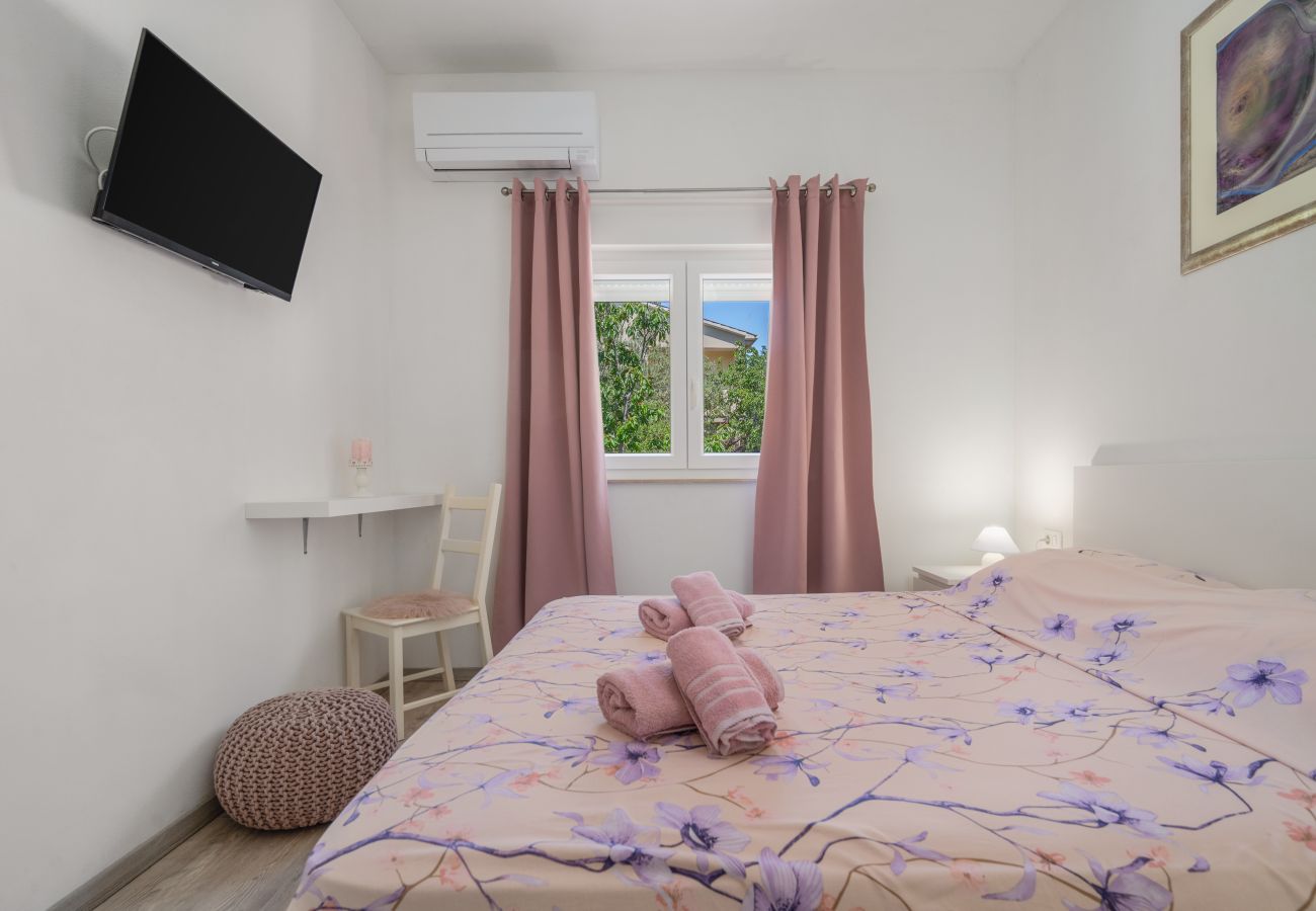 Villa in Viškovici - Villa Tomicich for 6 people with private pool & sea view - only 3 km from beach