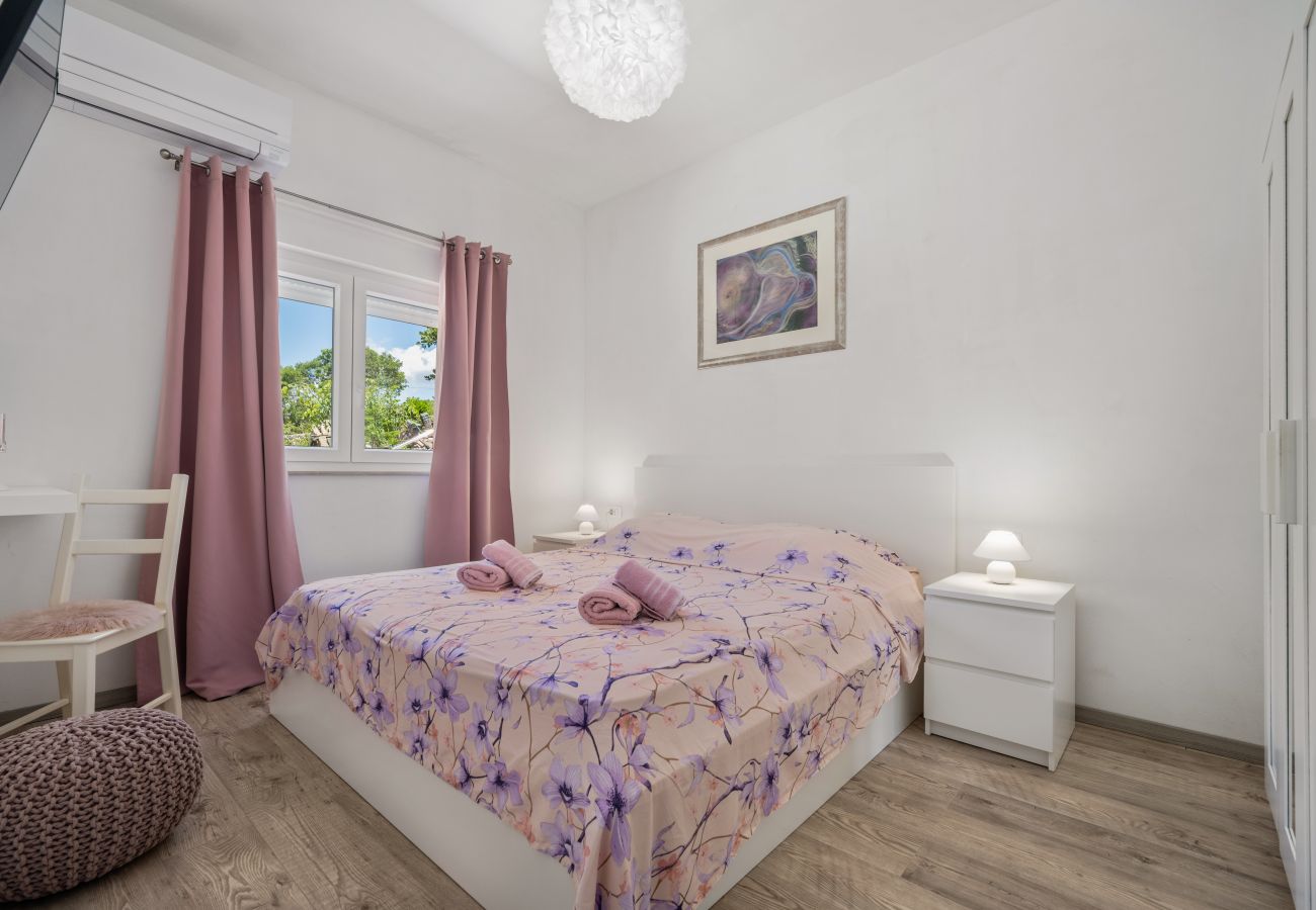 Villa in Viškovici - Villa Tomicich for 6 people with private pool & sea view - only 3 km from beach