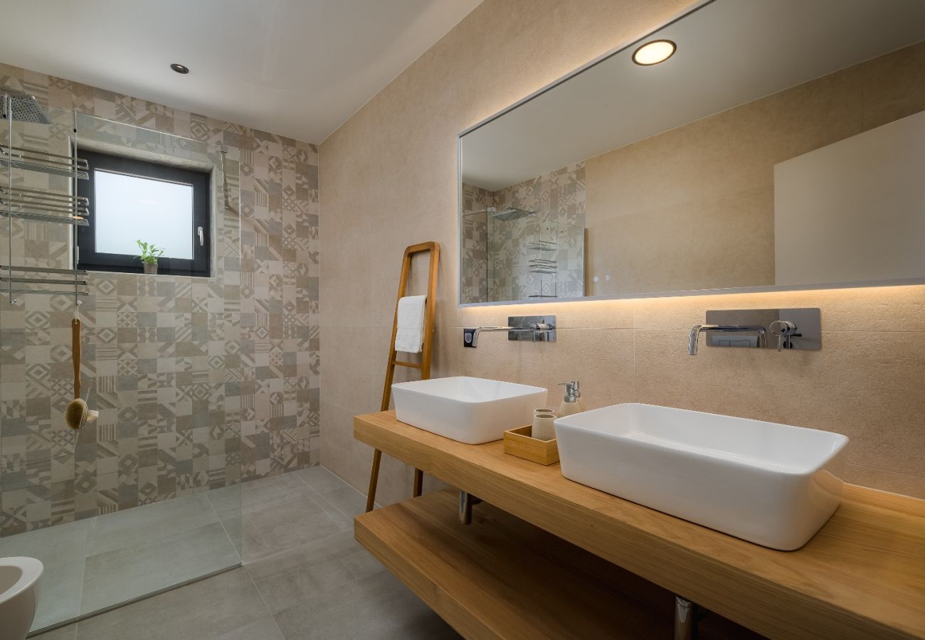 Villa in Štifanici - Casa Fiore Viola for 8 people with private heated pool & sea view