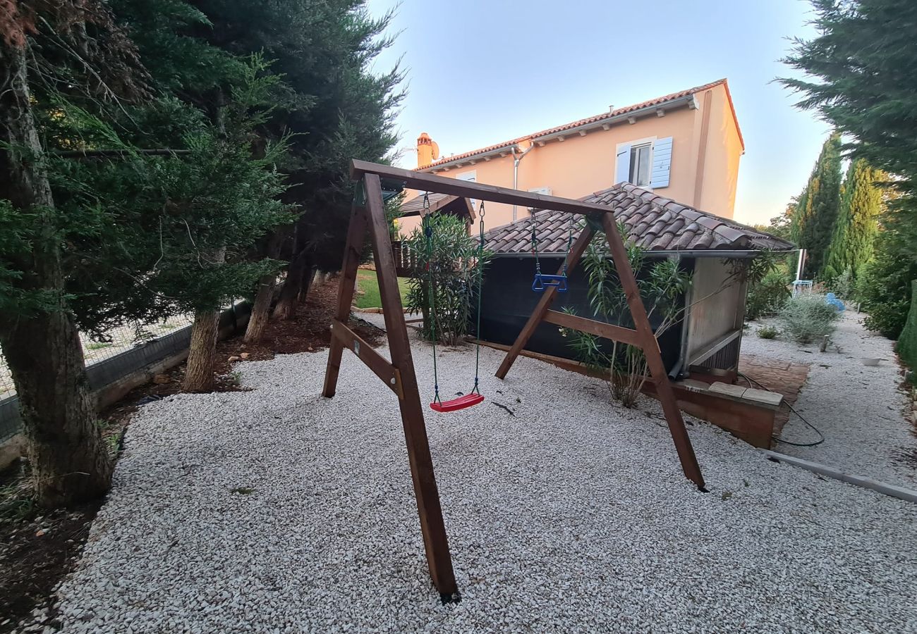 Villa in Smoljanci - Villa Histria Relax for 8 people in Central Istria with sea view and children playground