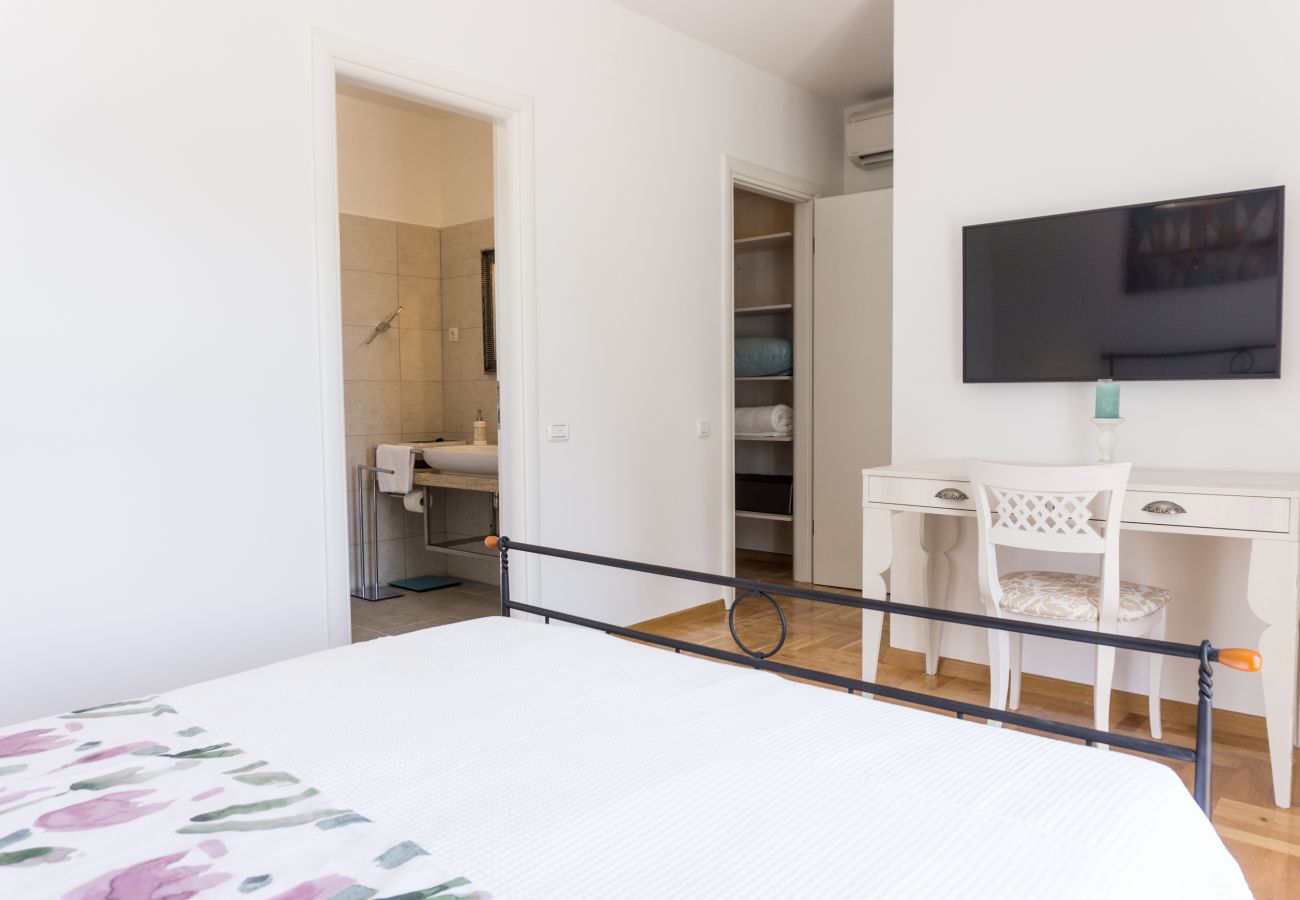 Villa in Smoljanci - Villa Histria Relax for 8 people in Central Istria with sea view and children playground
