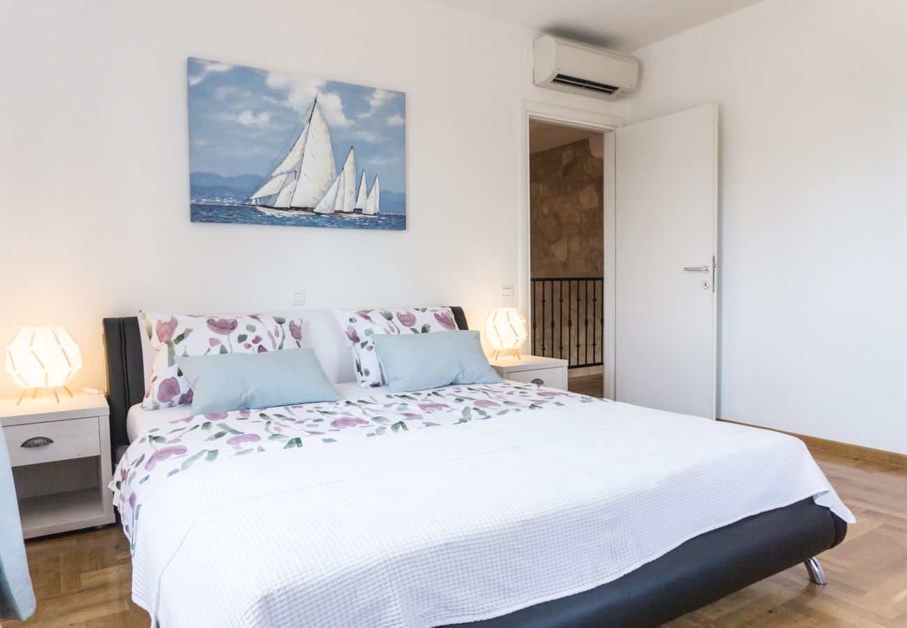 Villa in Smoljanci - Villa Histria Relax for 8 people in Central Istria with sea view and children playground