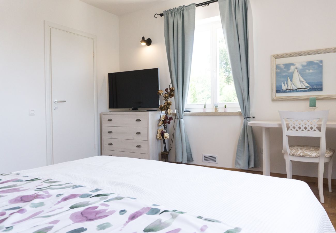 Villa in Smoljanci - Villa Histria Relax for 8 people in Central Istria with sea view and children playground