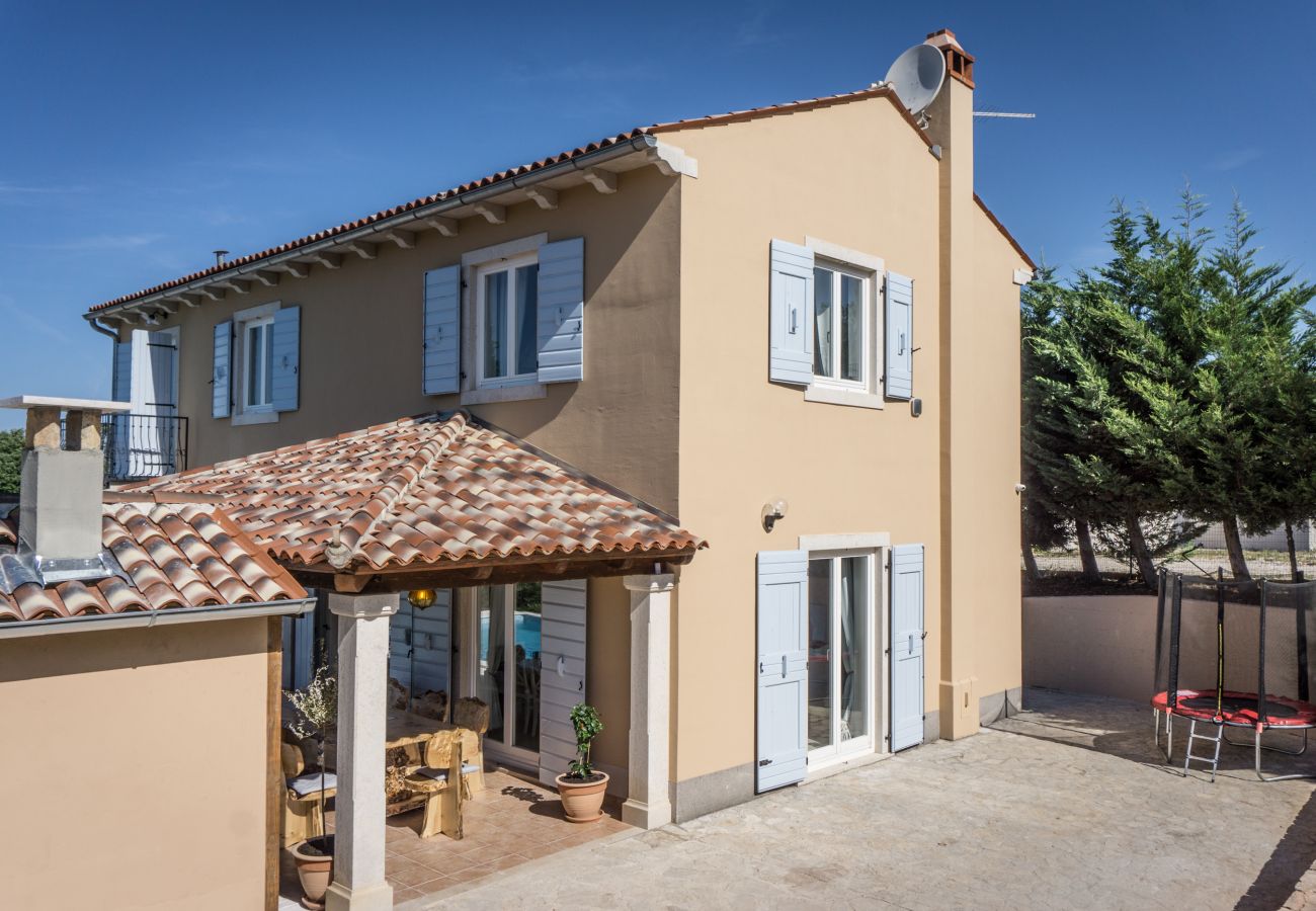 Villa in Smoljanci - Villa Histria Relax for 8 people in Central Istria with sea view and children playground