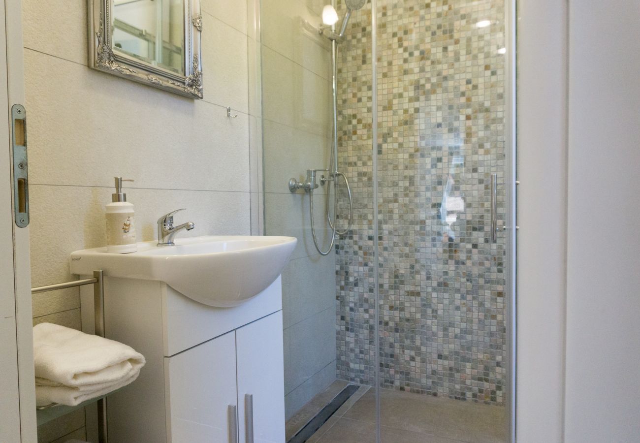Villa in Smoljanci - Villa Histria Relax for 8 people in Central Istria with sea view and children playground
