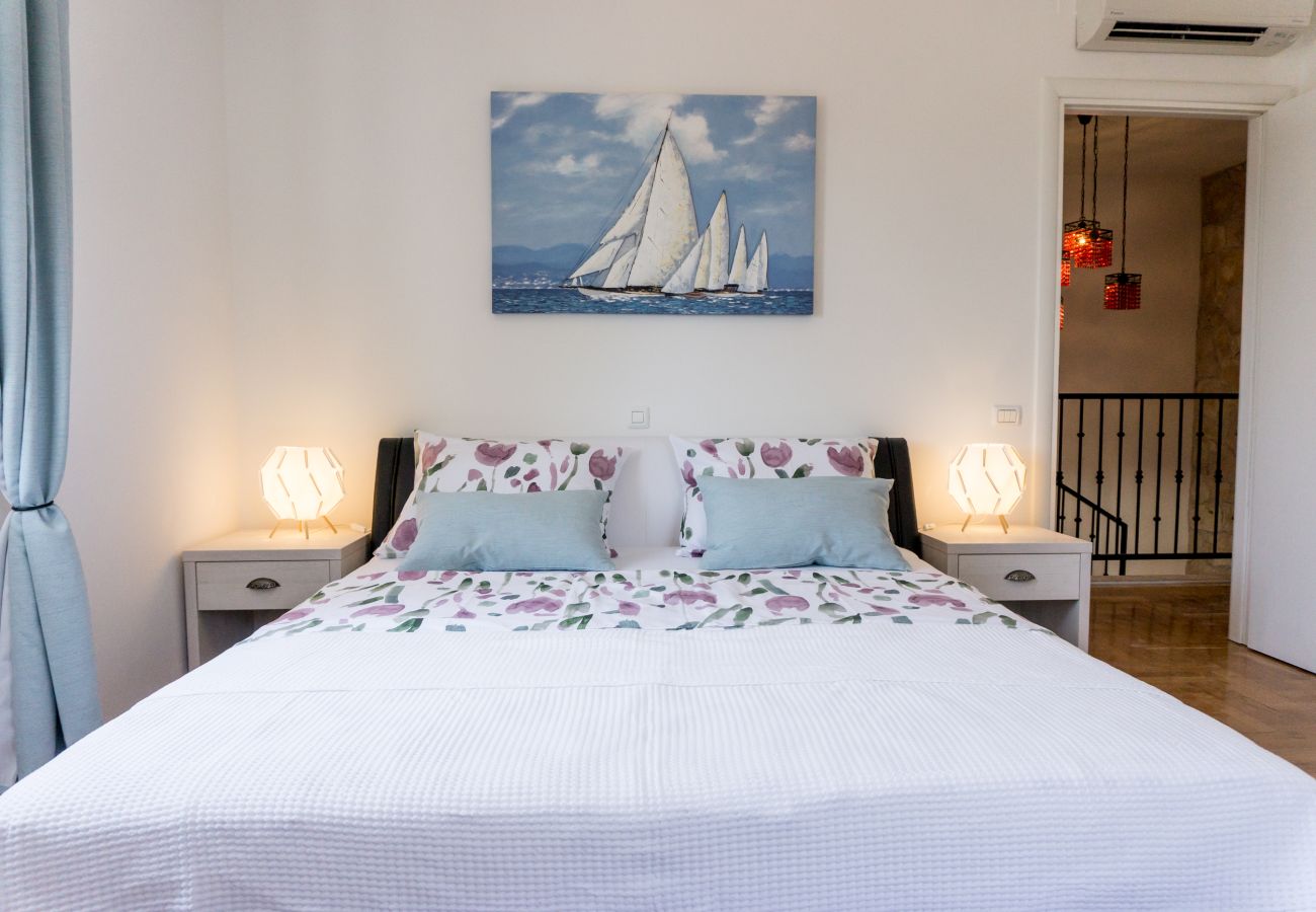 Villa in Smoljanci - Villa Histria Relax for 8 people in Central Istria with sea view and children playground
