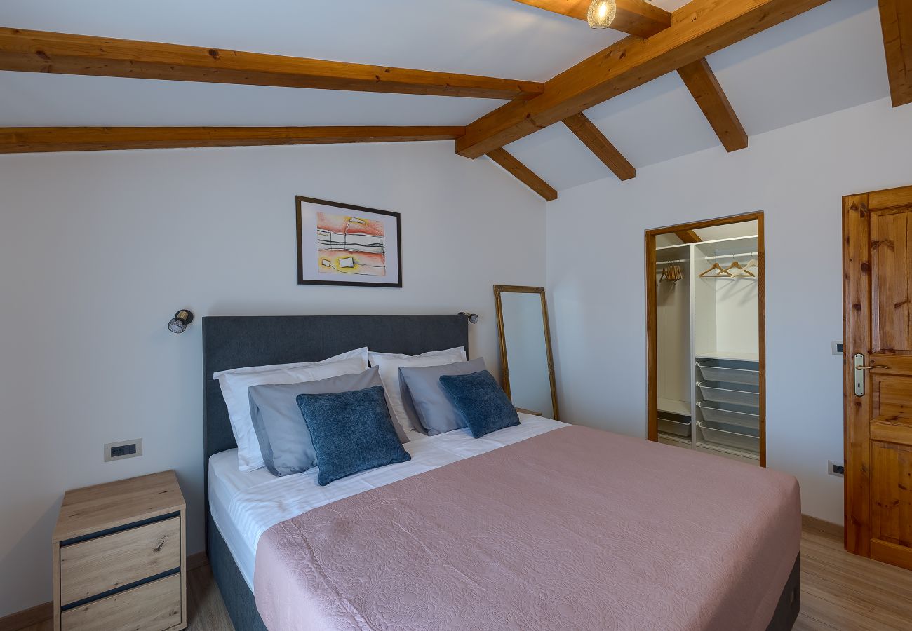 Villa in Marcana - Villa Tonin for 6 people near Pula with jacuzzi & children playground