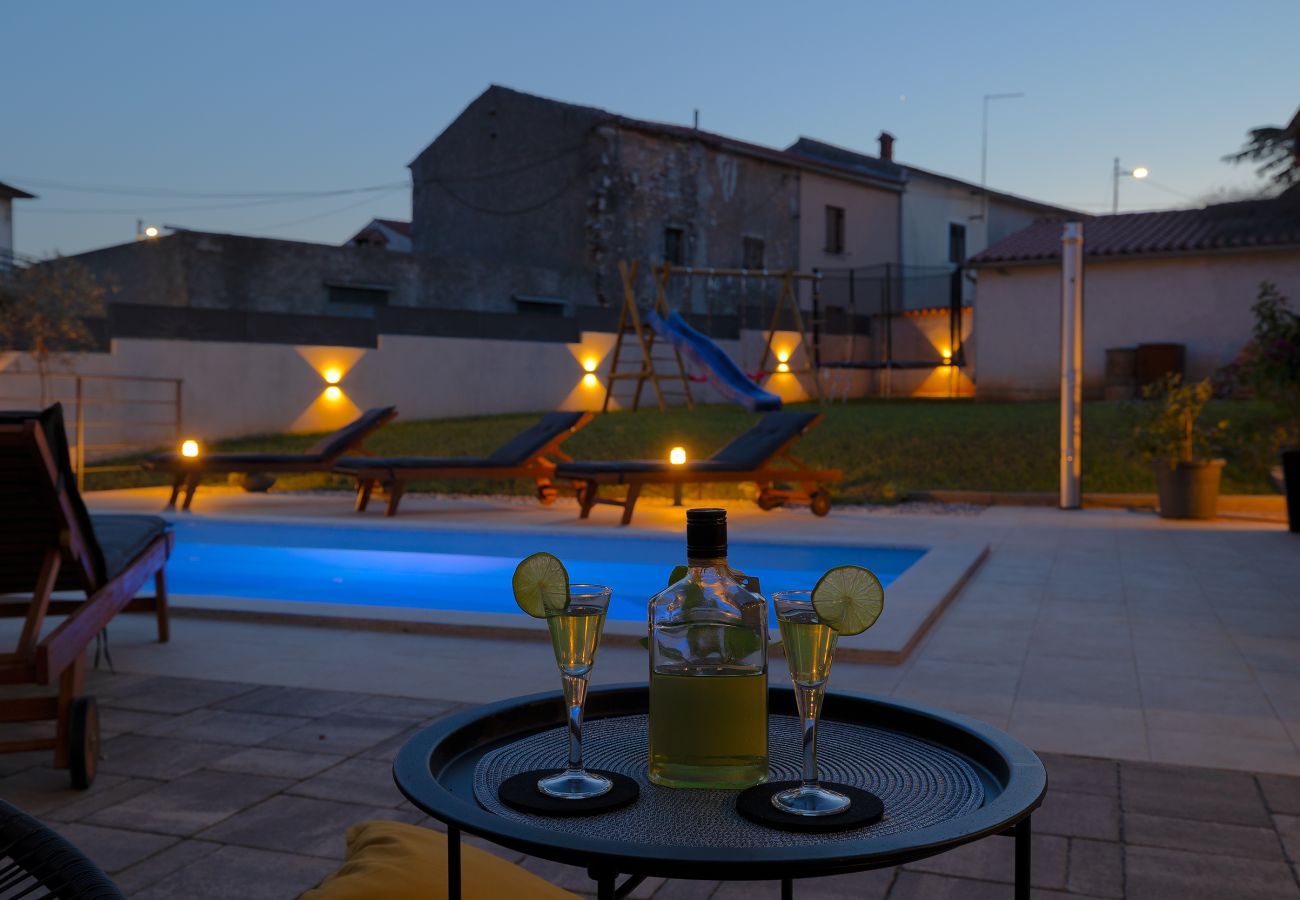 Villa in Marcana - Villa Tonin for 6 people near Pula with jacuzzi & children playground