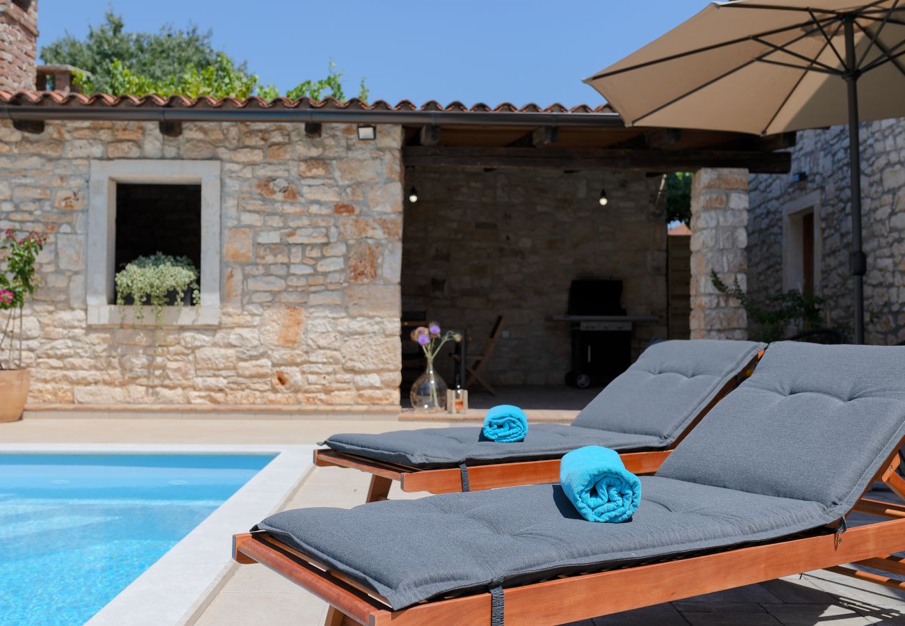 Villa in Marcana - Villa Tonin for 6 people near Pula with jacuzzi & children playground