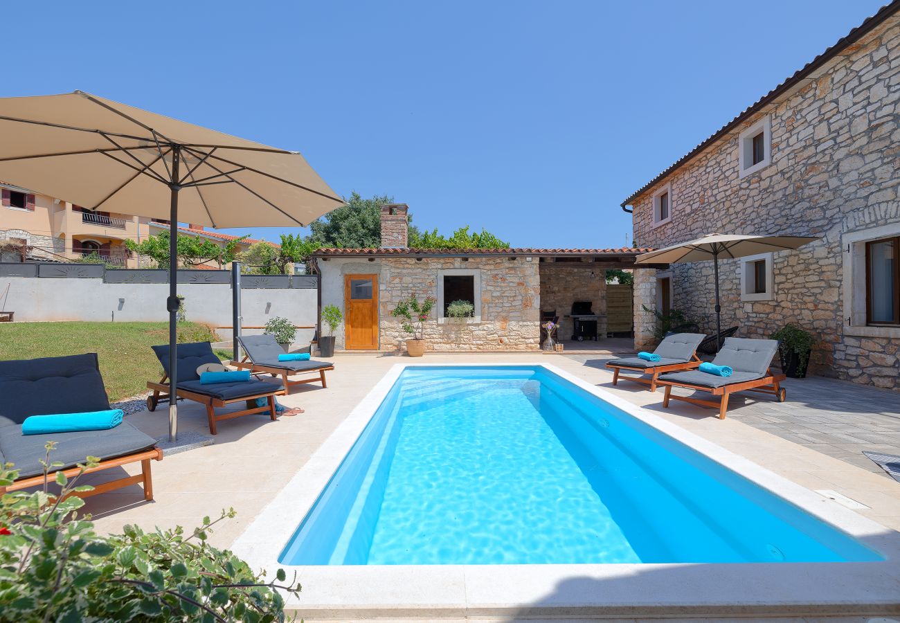 Villa in Marcana - Villa Tonin for 6 people near Pula with jacuzzi & children playground