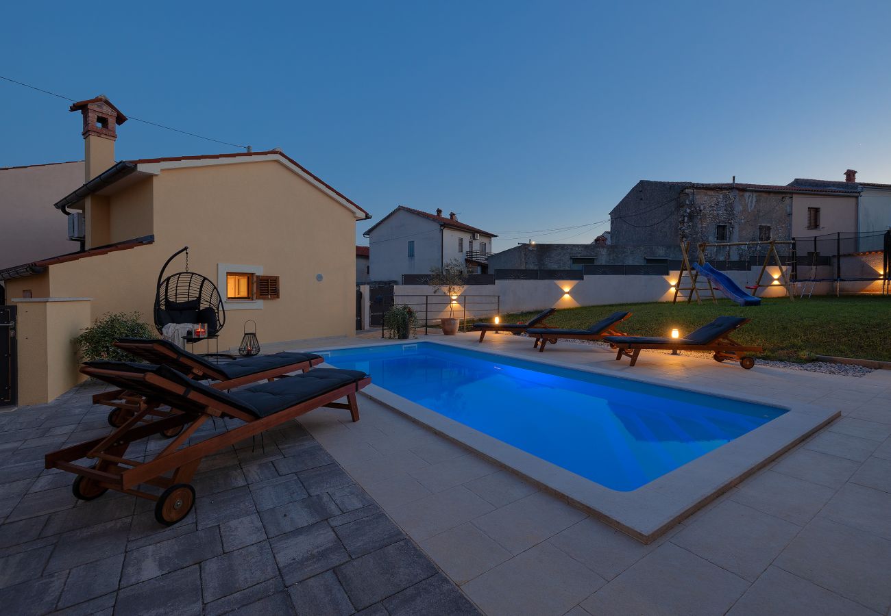 Villa in Marcana - Villa Tonin for 6 people near Pula with jacuzzi & children playground