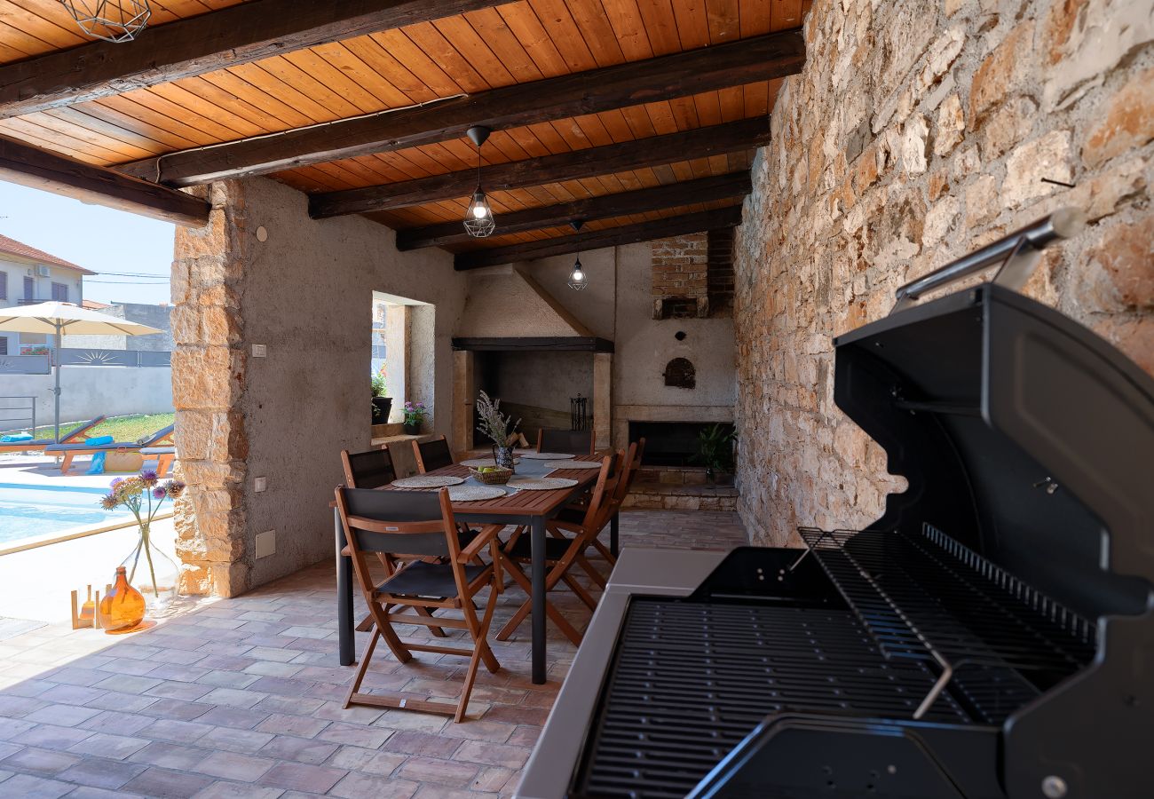 Villa in Marcana - Villa Tonin for 6 people near Pula with jacuzzi & children playground