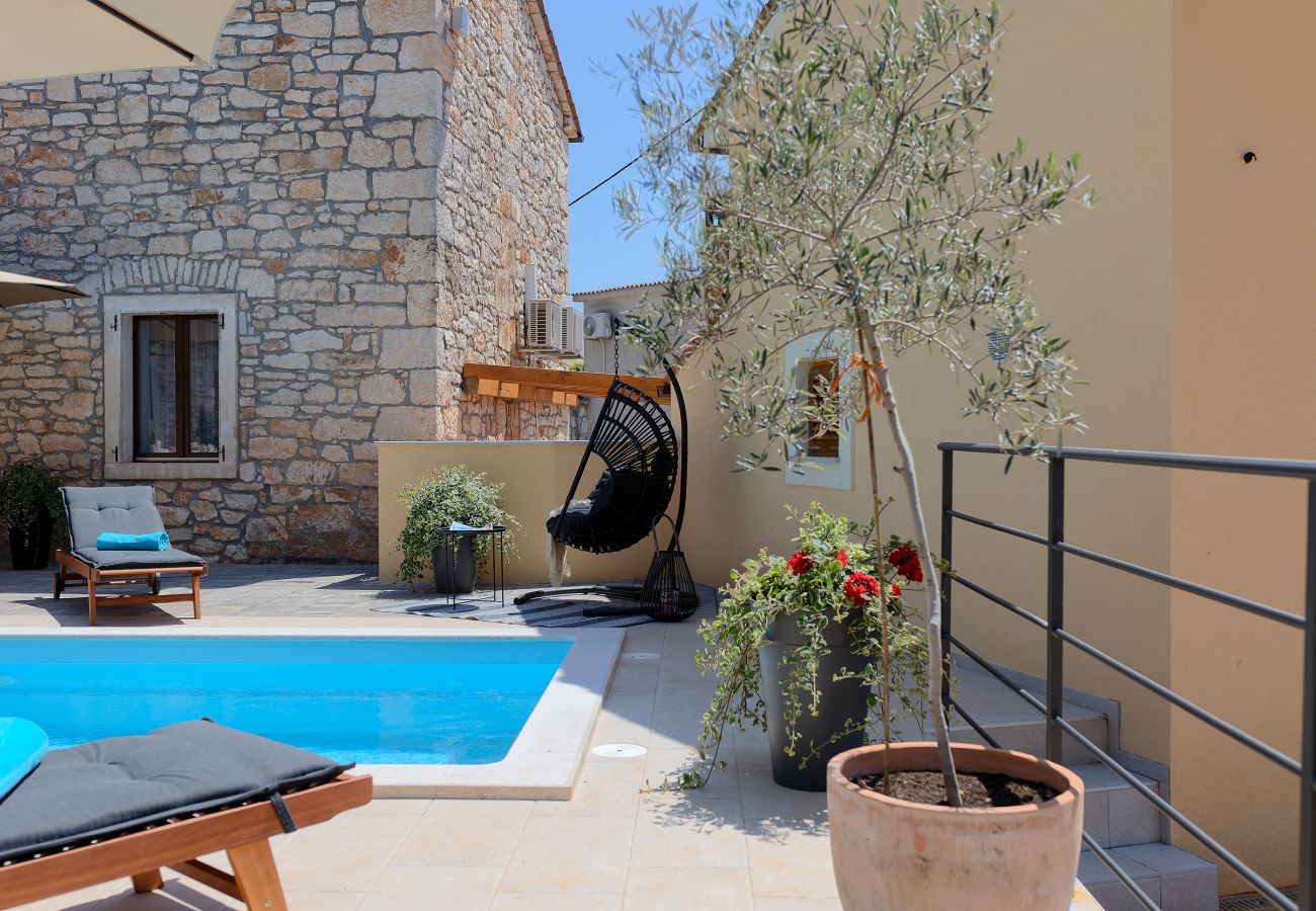 Villa in Marcana - Villa Tonin for 6 people near Pula with jacuzzi & children playground